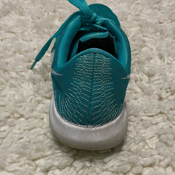 Nike Women's Turquoise Athletic Shoes size 9 - Picture 4 of 16